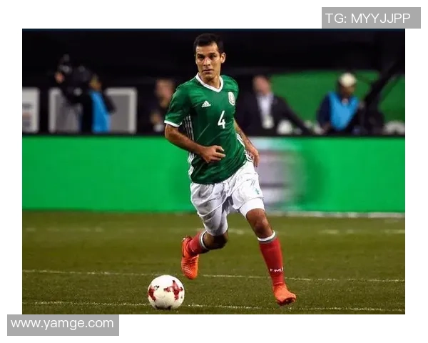 墨西哥足球传奇球星盘点：从古尔特到洛萨诺的辉煌历程