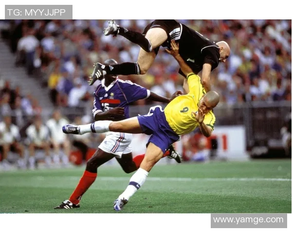 当足球巨星遇上记者脑筋急转弯全场笑成大型即兴喜剧现场